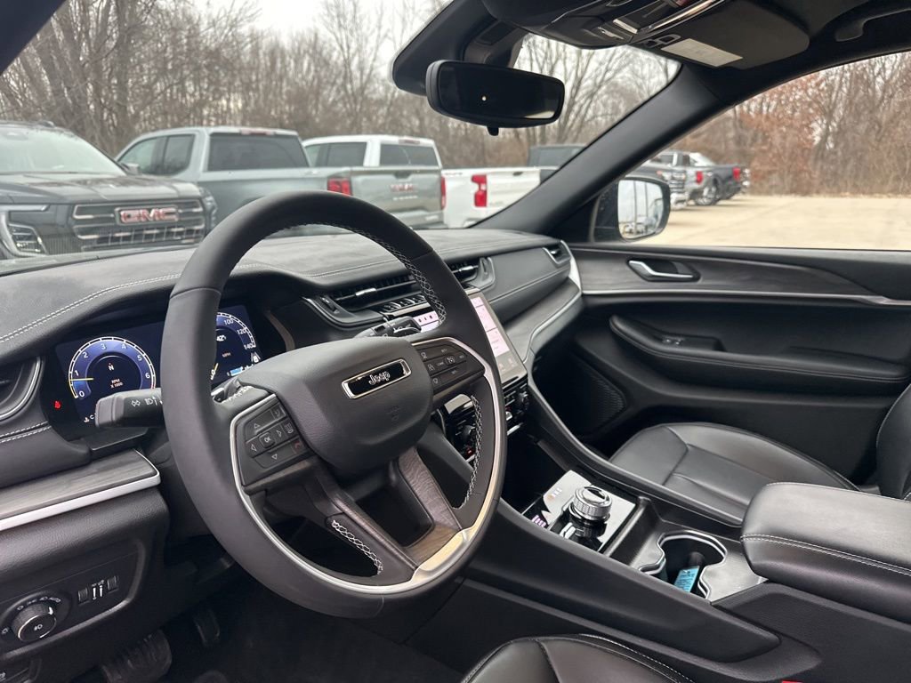 Used 2024 Jeep Grand Cherokee Limited image 17