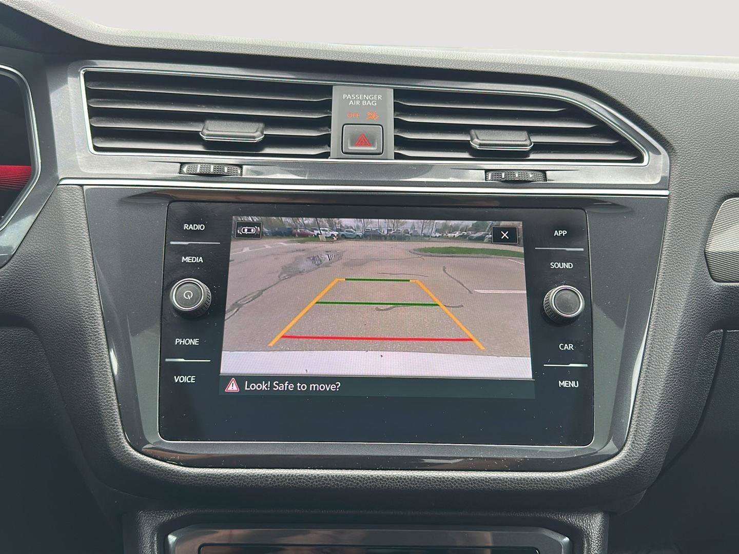Certified 2023 Volkswagen Tiguan SE R-Line AWD/4WD image 31