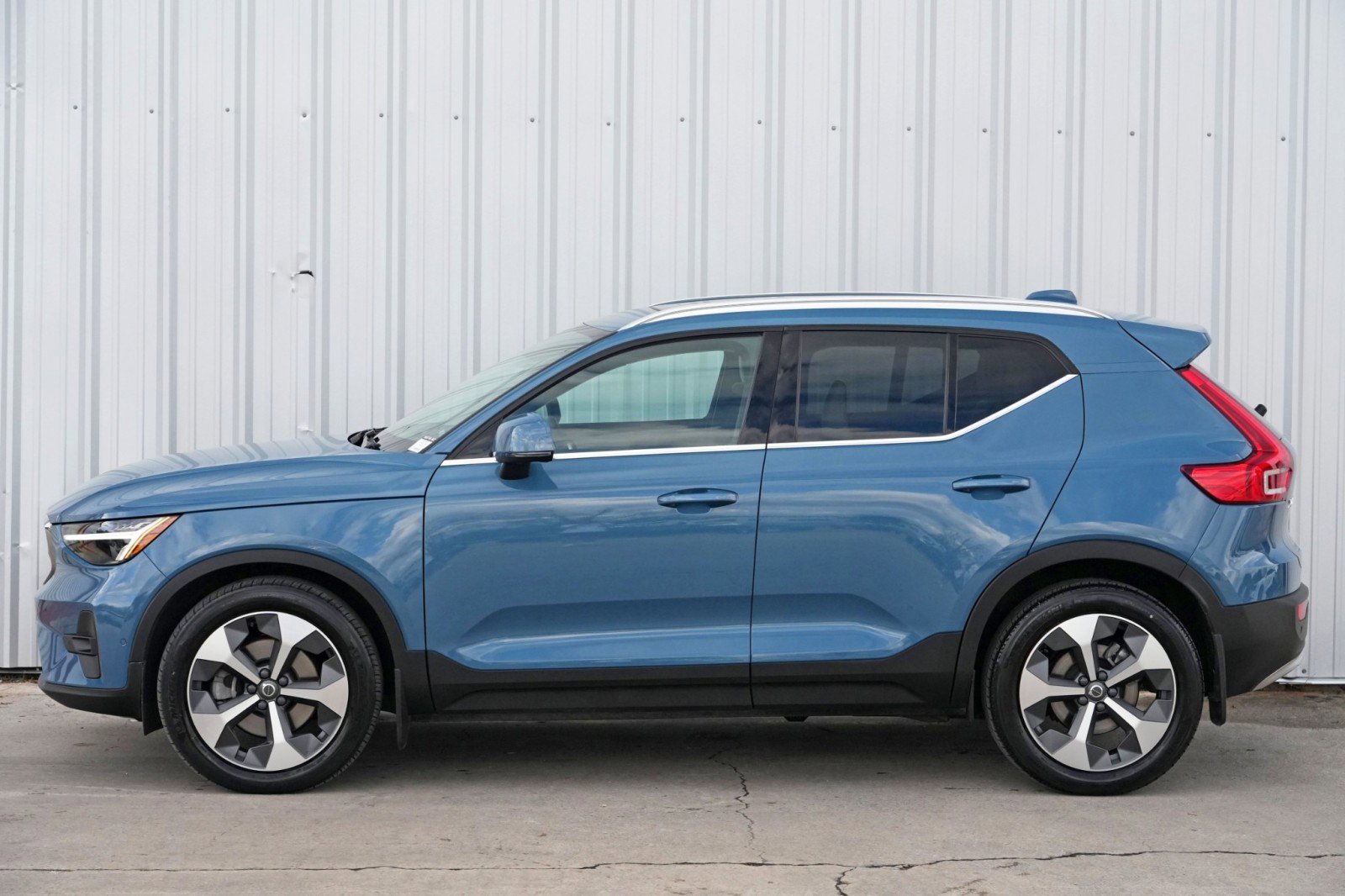 Used 2023 Volvo XC40 B5 Ultimate image 50