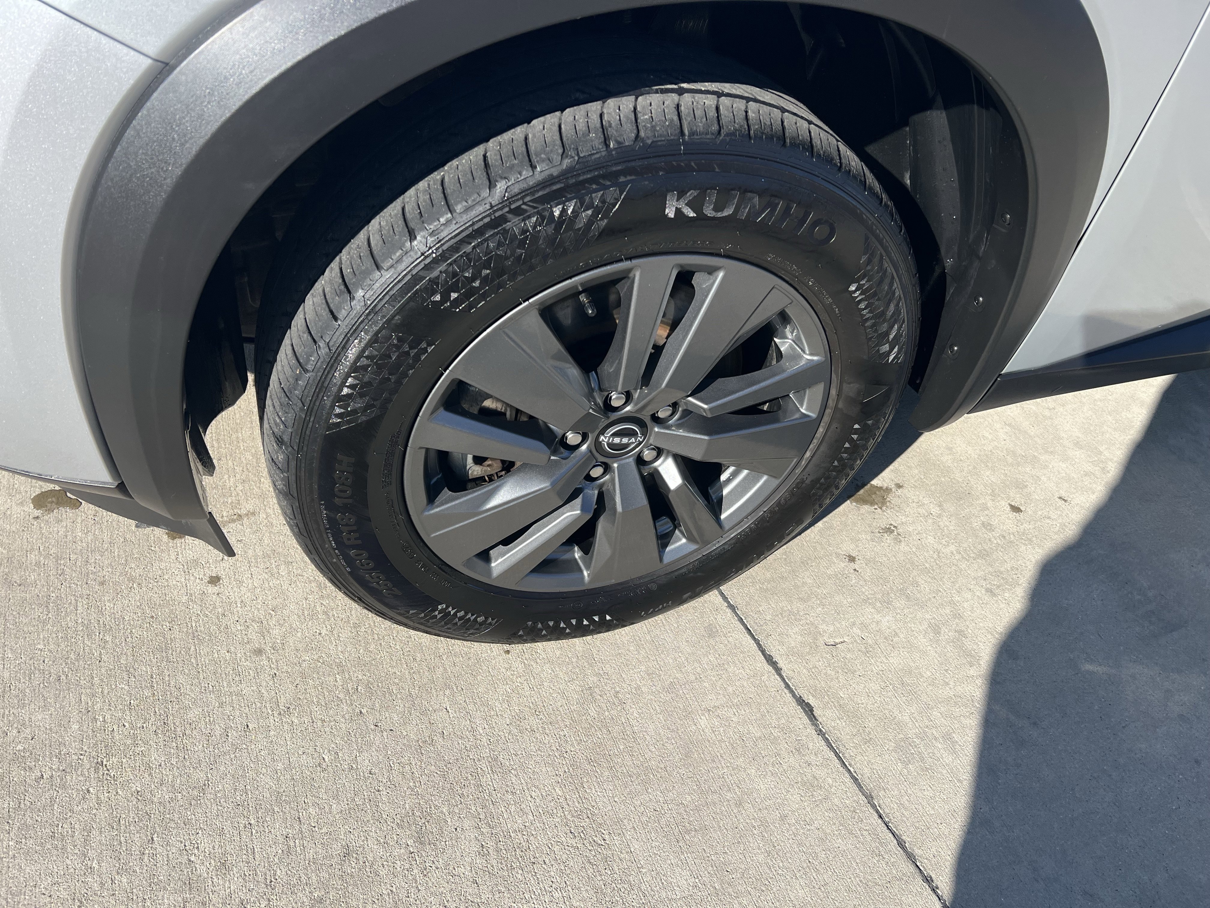 Used 2024 Nissan Pathfinder S image 2