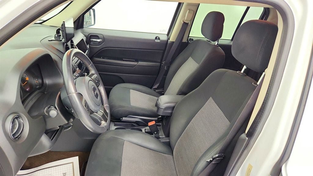 Used 2014 Jeep Patriot Latitude AWD/4WD image 19