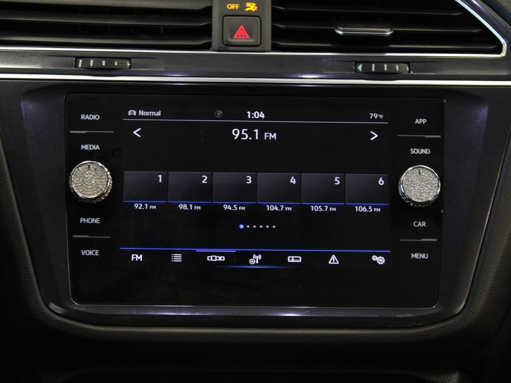 Used 2022 Volkswagen Tiguan SE AWD/4WD image 25