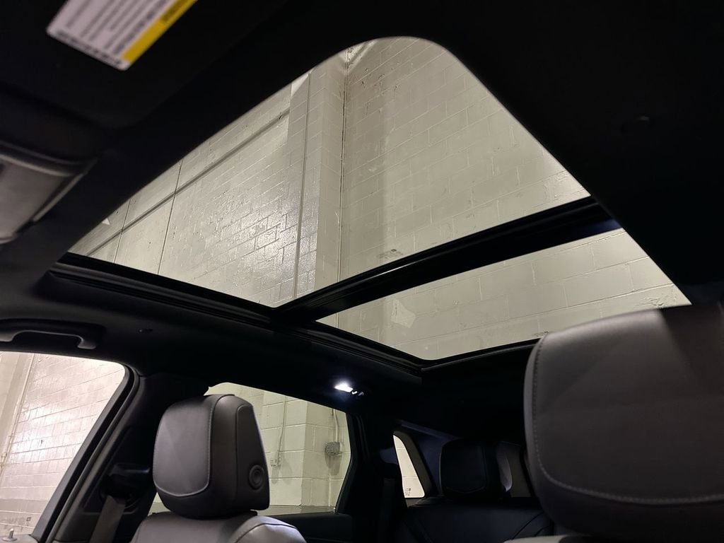 Used 2025 Cadillac XT5 Premium Luxury image 11