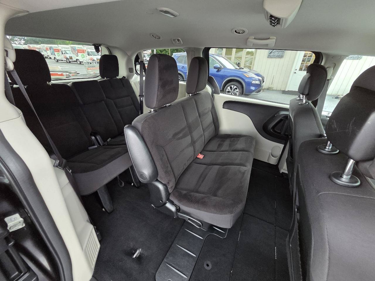 Used 2018 Dodge Grand Caravan SE w/ UConnect Hands-Free Group FWD image 32