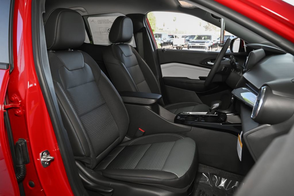 New 2026 Chevrolet Trax LT w/ LPO, Blackout Package FWD image 33