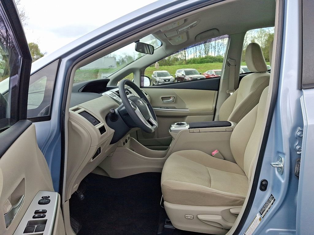 Used 2014 Toyota Prius V Two image 15