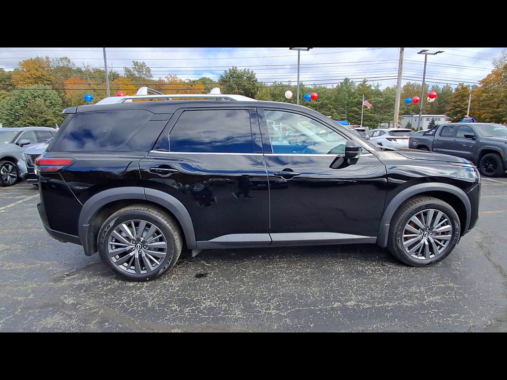 Certified 2024 Nissan Pathfinder SL w/ SL Premium Package AWD/4WD image 9
