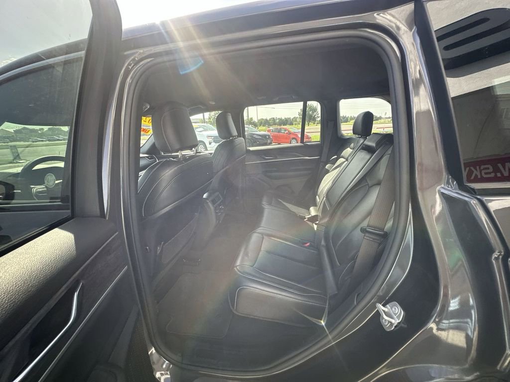 Used 2024 Jeep Grand Cherokee Limited image 13