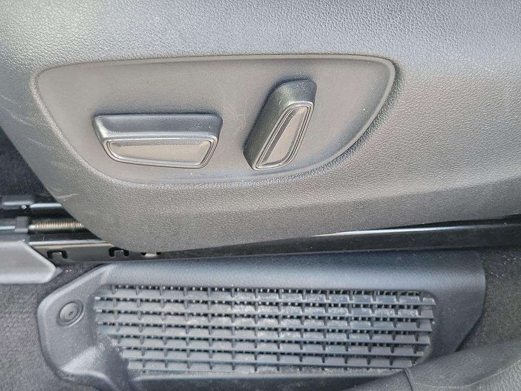 Certified 2025 Toyota Sienna LE image 19