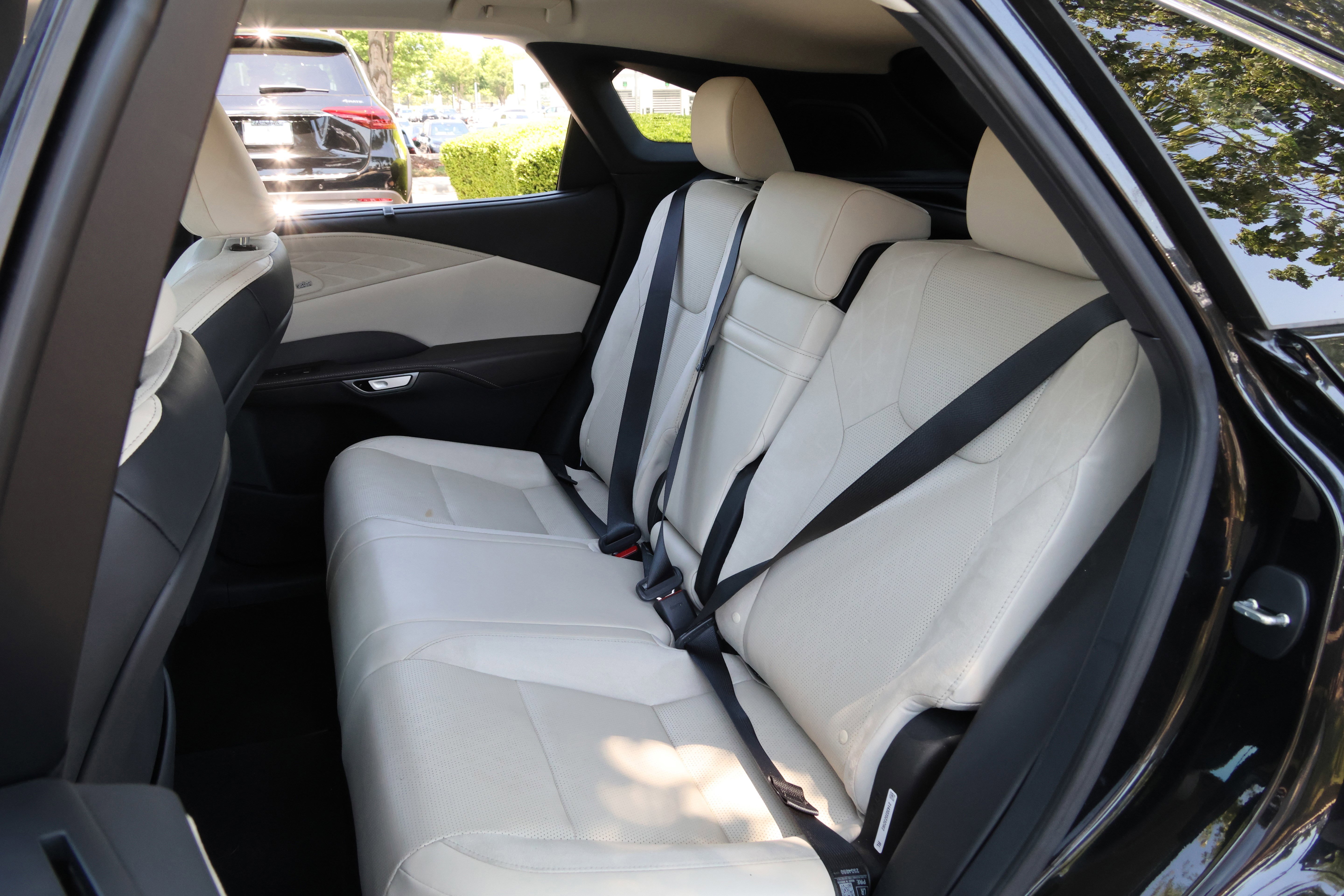 Used 2023 Lexus RX 350 FWD w/ Cold Area Package image 37