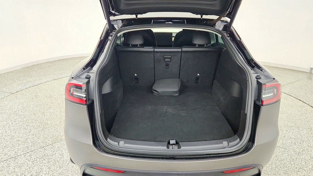 Used 2022 Tesla Model Y Long Range AWD/4WD image 27