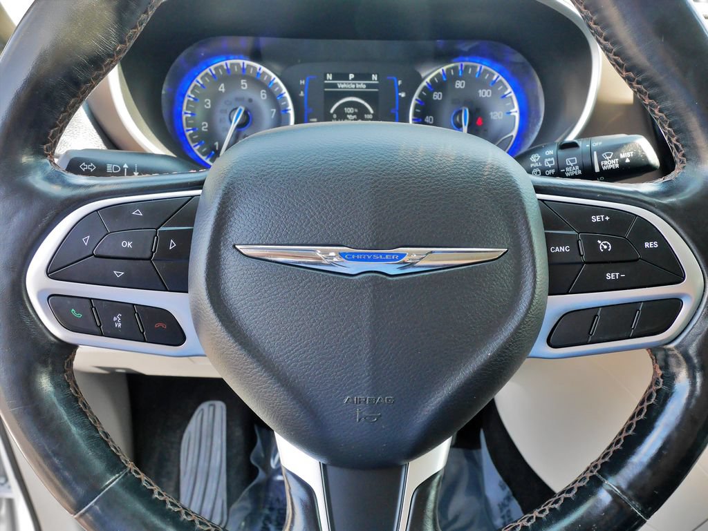 Used 2019 Chrysler Pacifica Touring-L FWD image 24