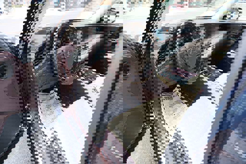 Used 2018 Lexus LS 500 AWD w/ Luxury Package image 16