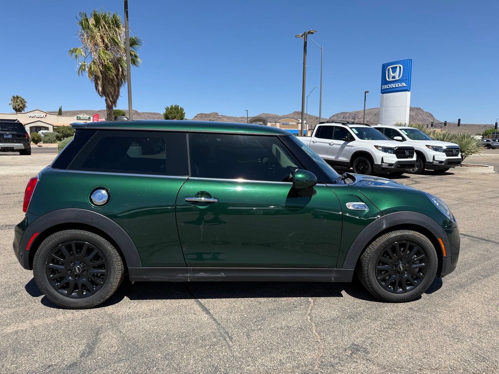 Used 2017 MINI Cooper S FWD image 4