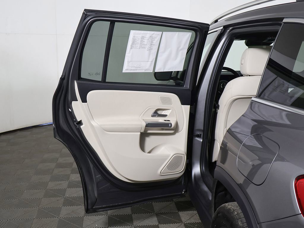 Used 2024 Mercedes-Benz GLB 250 4MATIC w/ Driver Assistance Package image 22