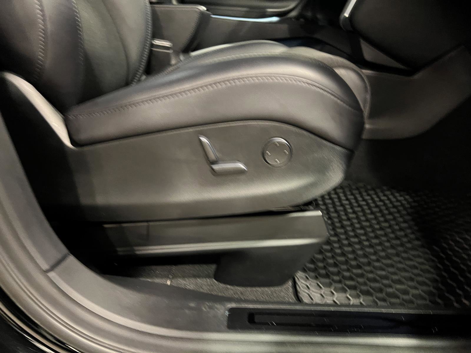 Used 2018 Tesla Model X 75D image 40