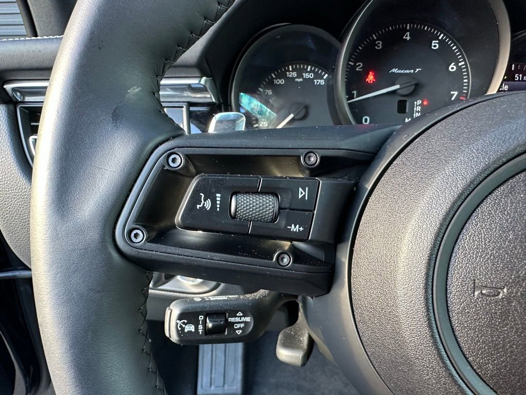 Certified 2025 Porsche Macan T image 18