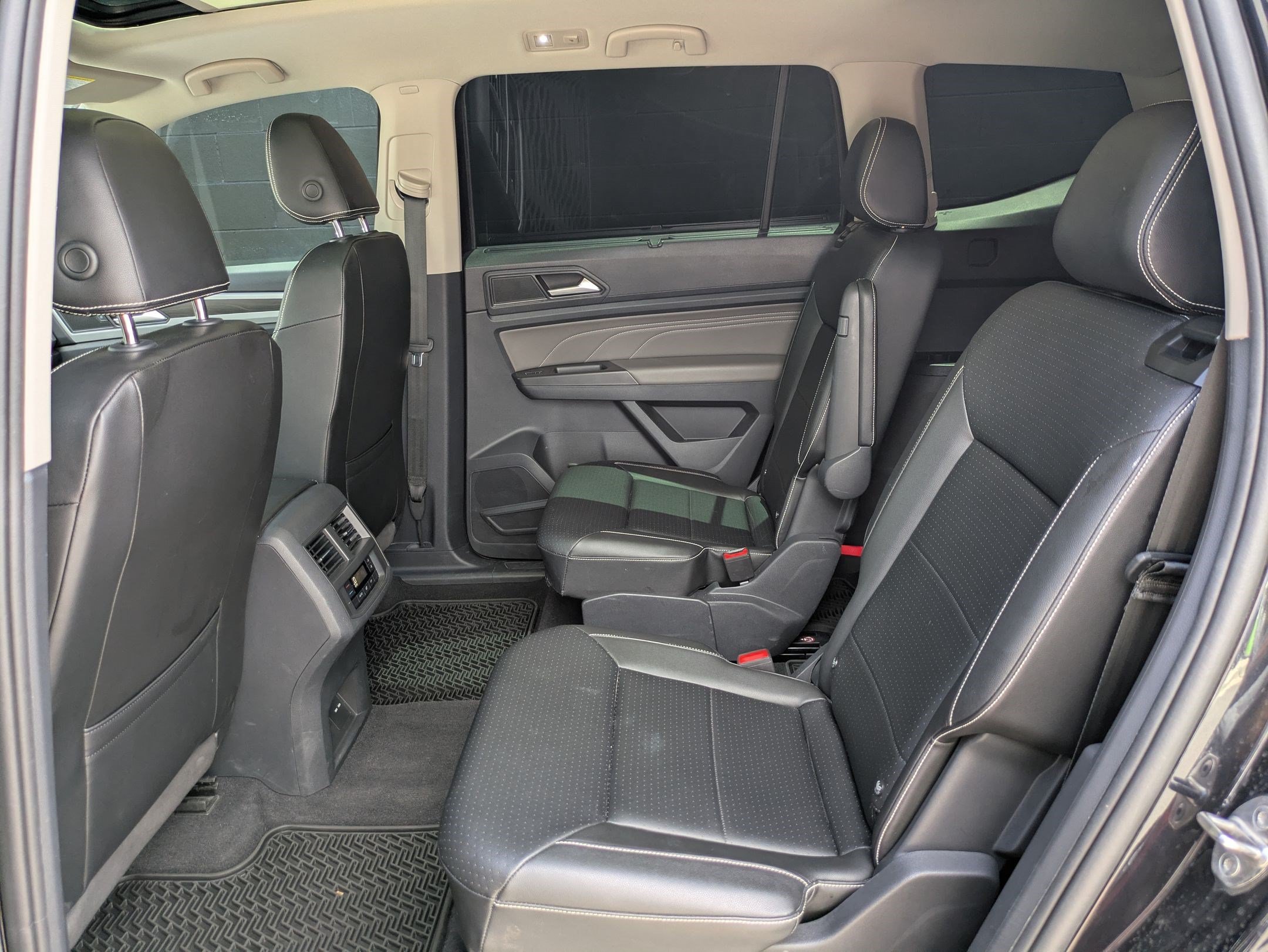 Used 2022 Volkswagen Atlas SE w/ Panoramic Sunroof Package AWD/4WD image 24