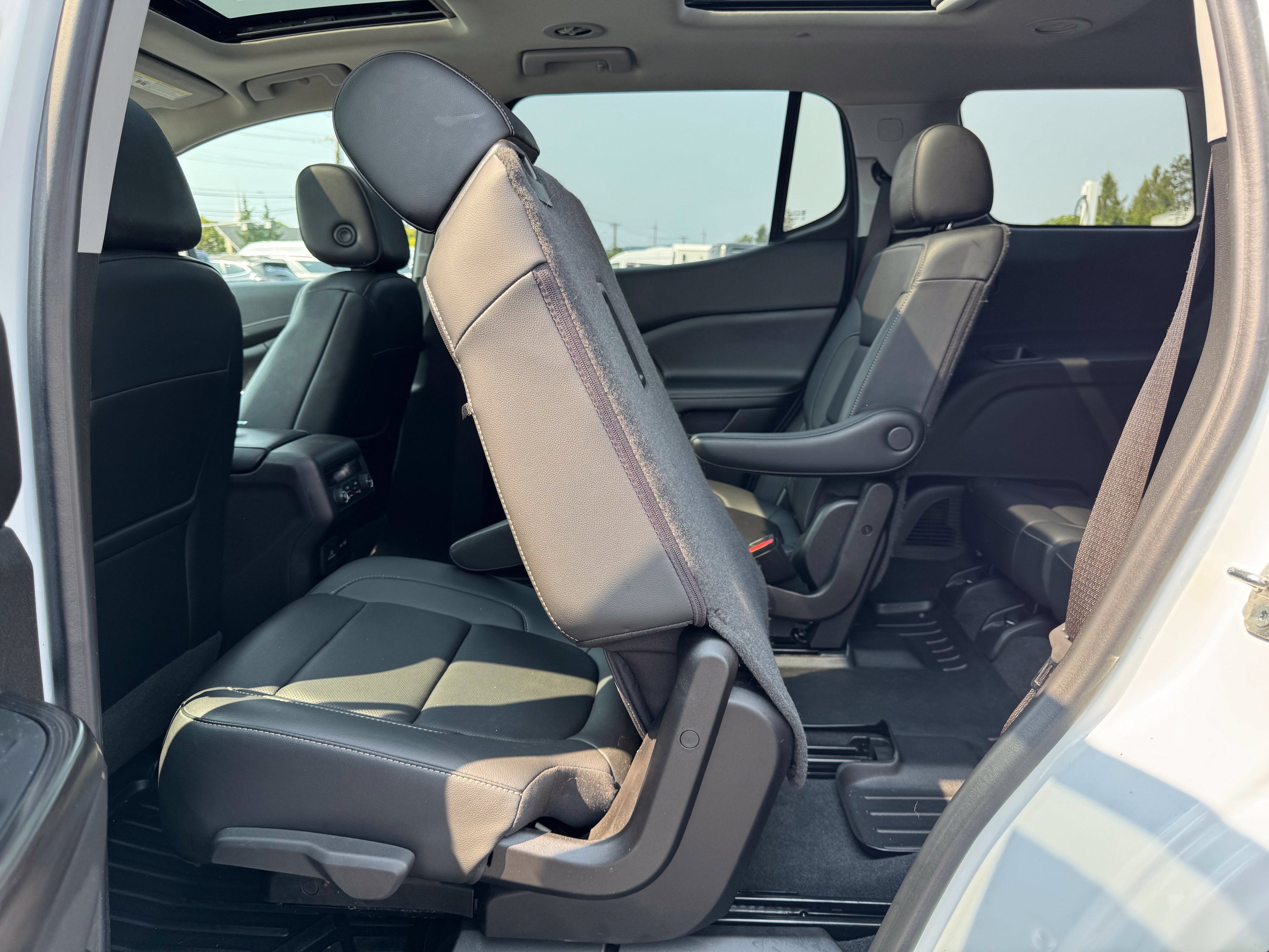 Used 2022 GMC Acadia SLT w/ Technology Package AWD/4WD image 28