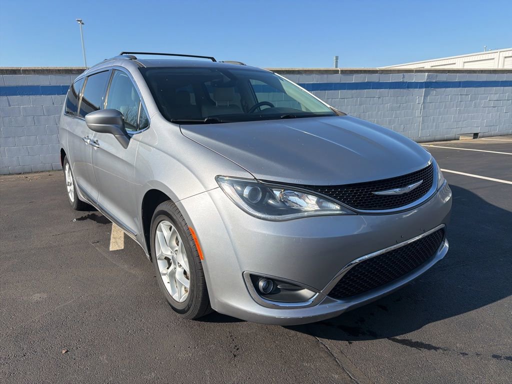 Used 2018 Chrysler Pacifica Touring-L Plus w/ Tire & Wheel Group image 7