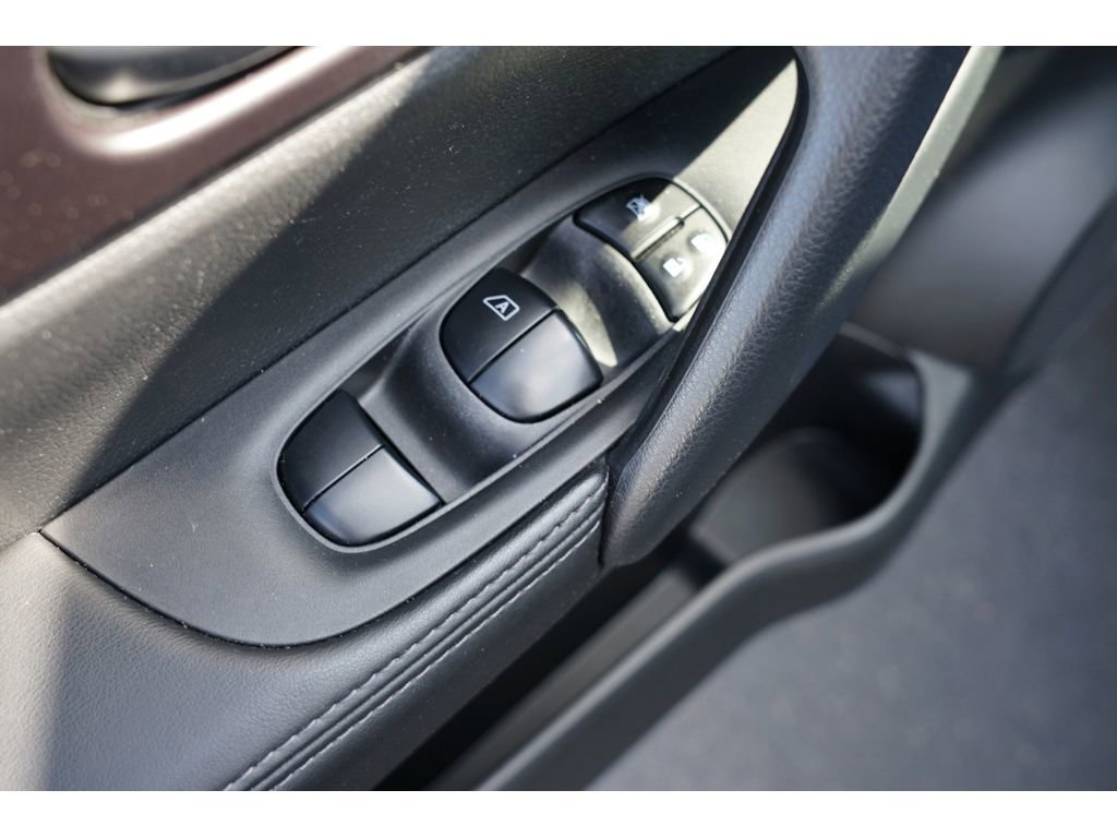 Used 2022 Nissan Rogue Sport S image 16