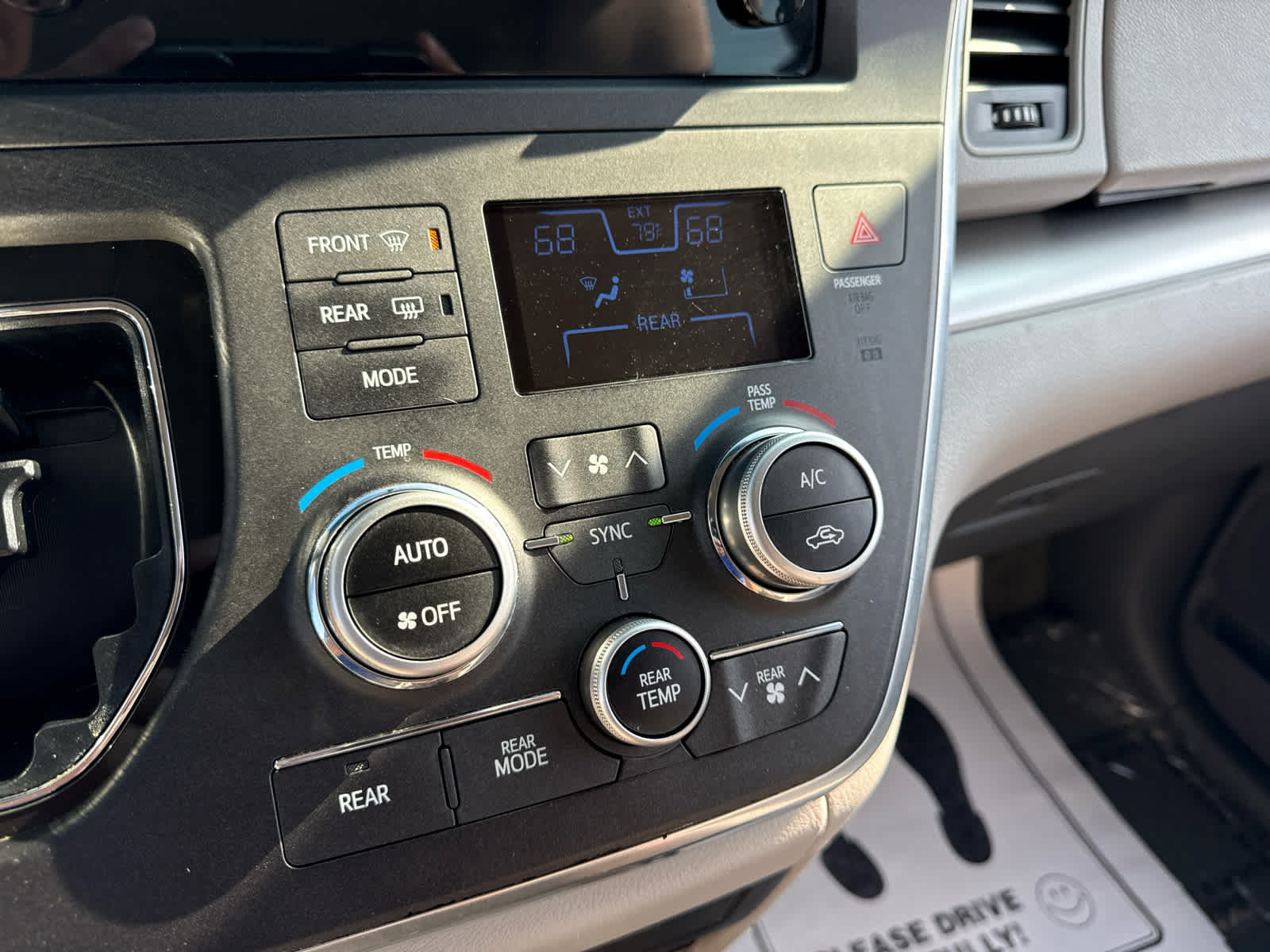 Used 2015 Toyota Sienna L FWD image 17