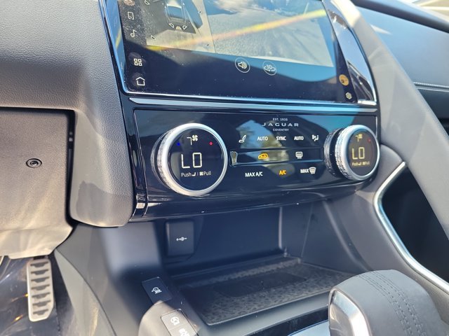 Used 2024 Jaguar E-PACE R-Dynamic SE AWD/4WD image 32