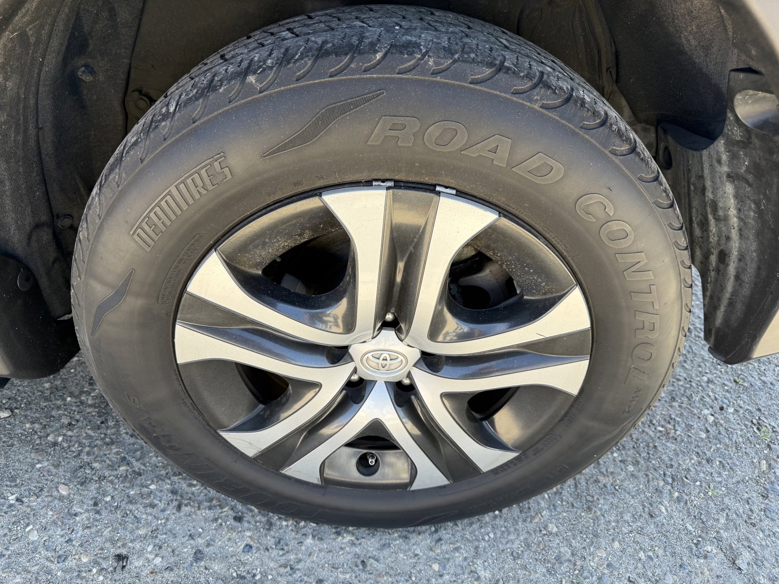 Used 2016 Toyota RAV4 LE image 19