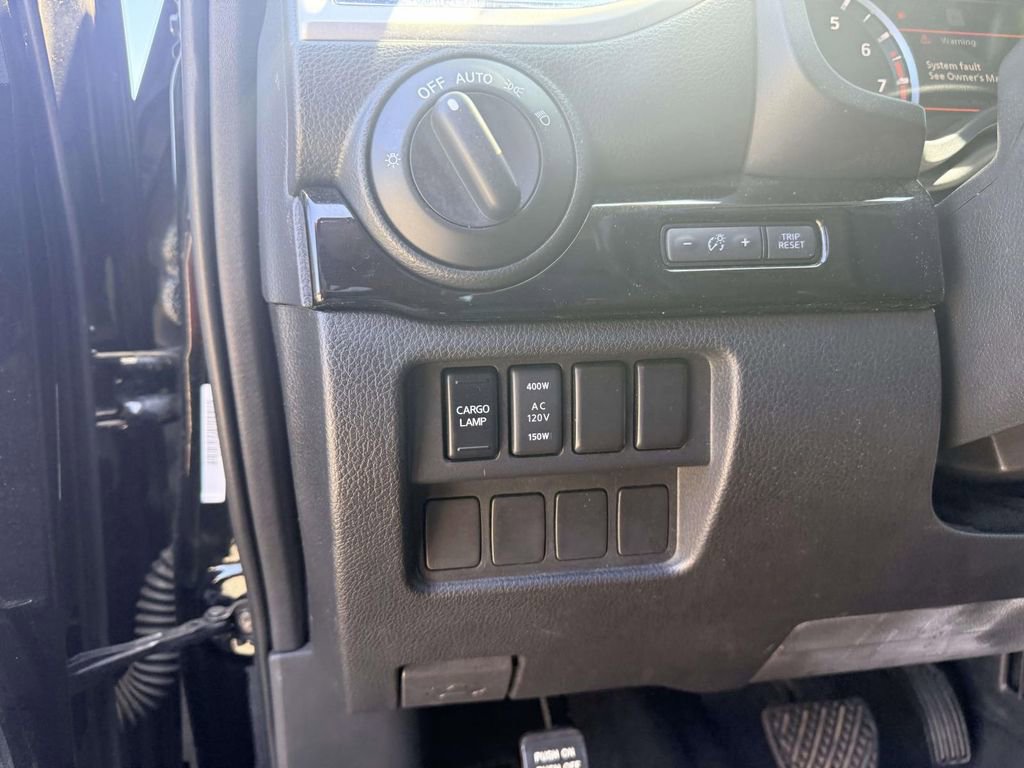 Used 2020 Nissan Titan SV w/ SV Convenience Package image 13