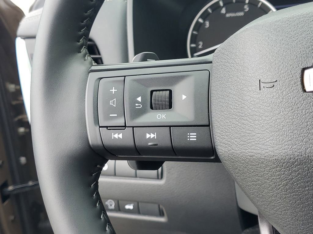 Used 2025 Nissan Rogue SV AWD/4WD image 24
