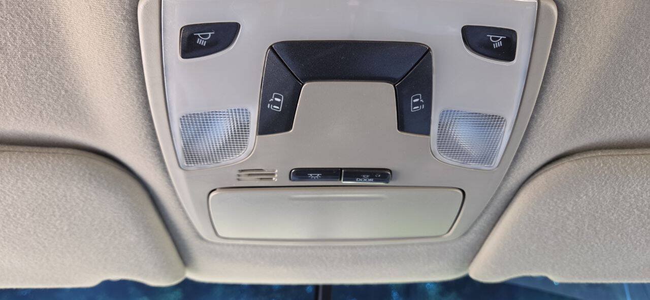 Used 2011 Toyota Sienna LE FWD image 33