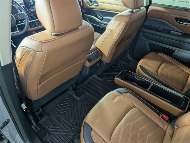 Used 2023 Nissan Pathfinder Platinum image 16