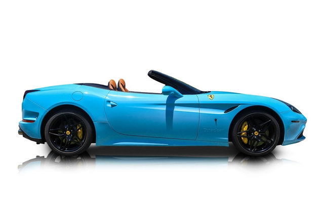 Used 2015 Ferrari California T RWD image 2