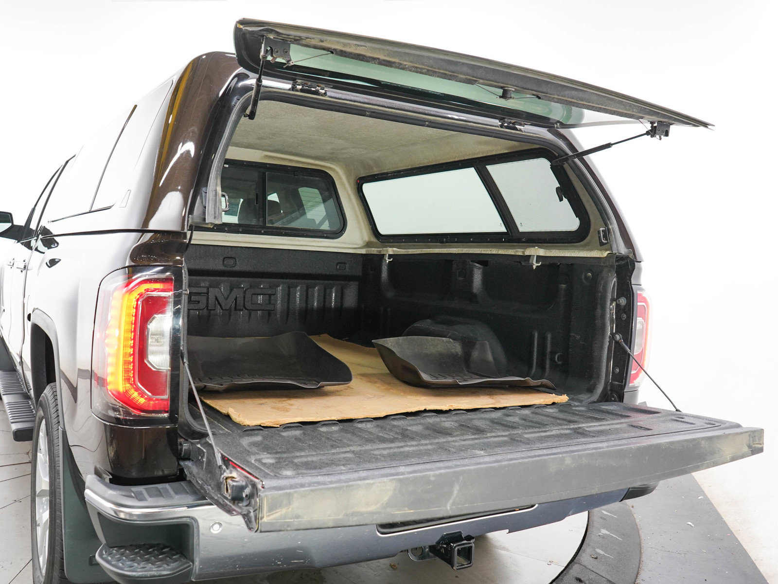 Used 2018 GMC Sierra 1500 SLT w/ SLT Preferred Package AWD/4WD image 9