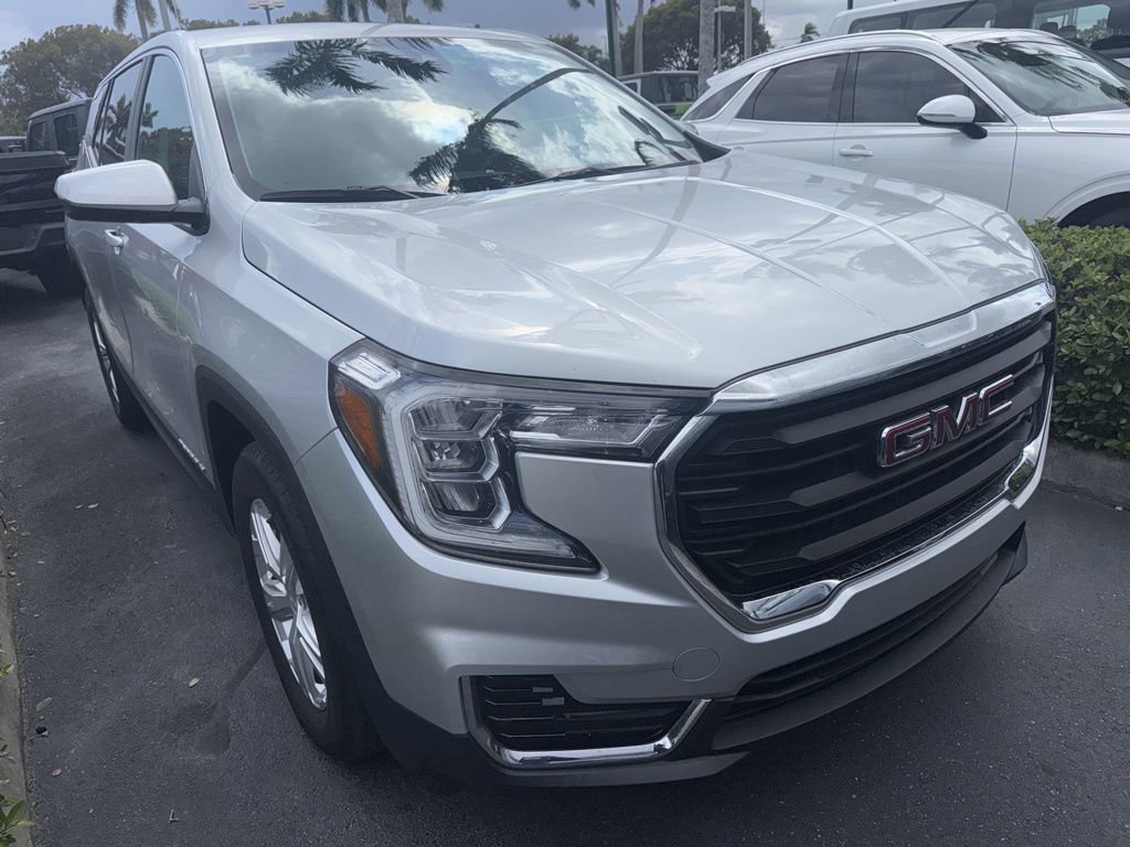 Used 2022 GMC Terrain SLE image 2