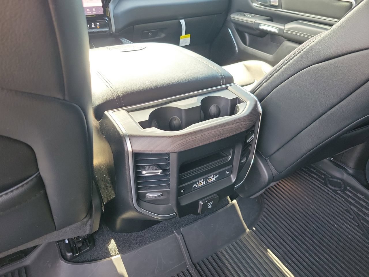 Used 2025 RAM 1500 Laramie w/ Sport Appearance Package AWD/4WD image 11