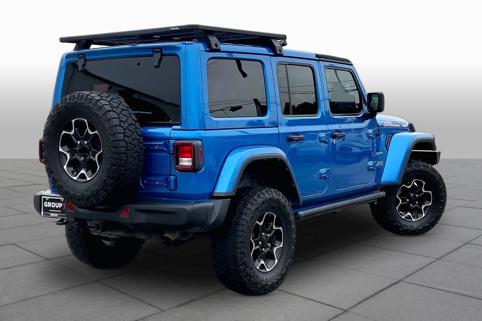 Used 2022 Jeep Wrangler Unlimited Sahara AWD/4WD image 12