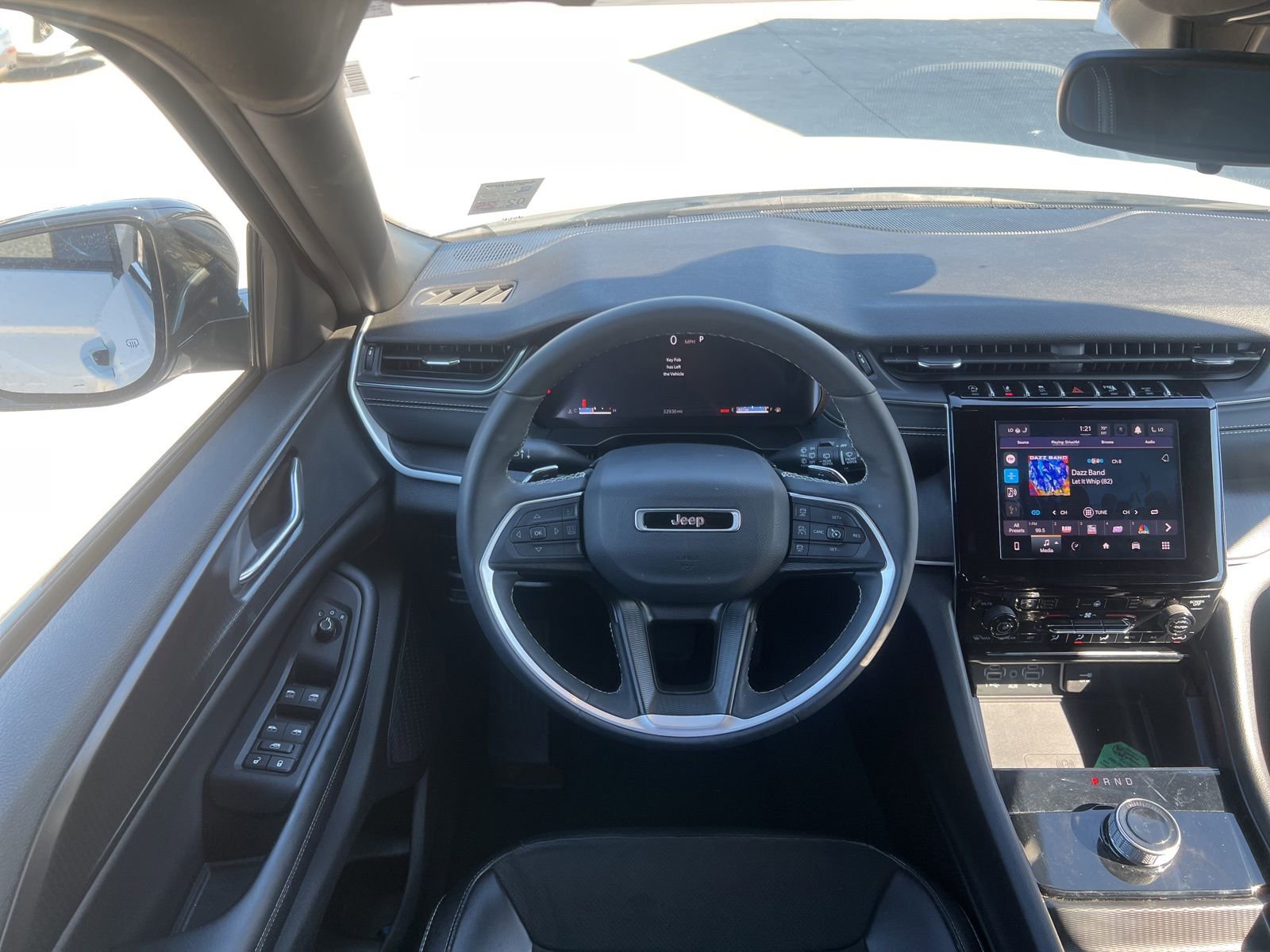 Used 2024 Jeep Grand Cherokee Altitude image 11