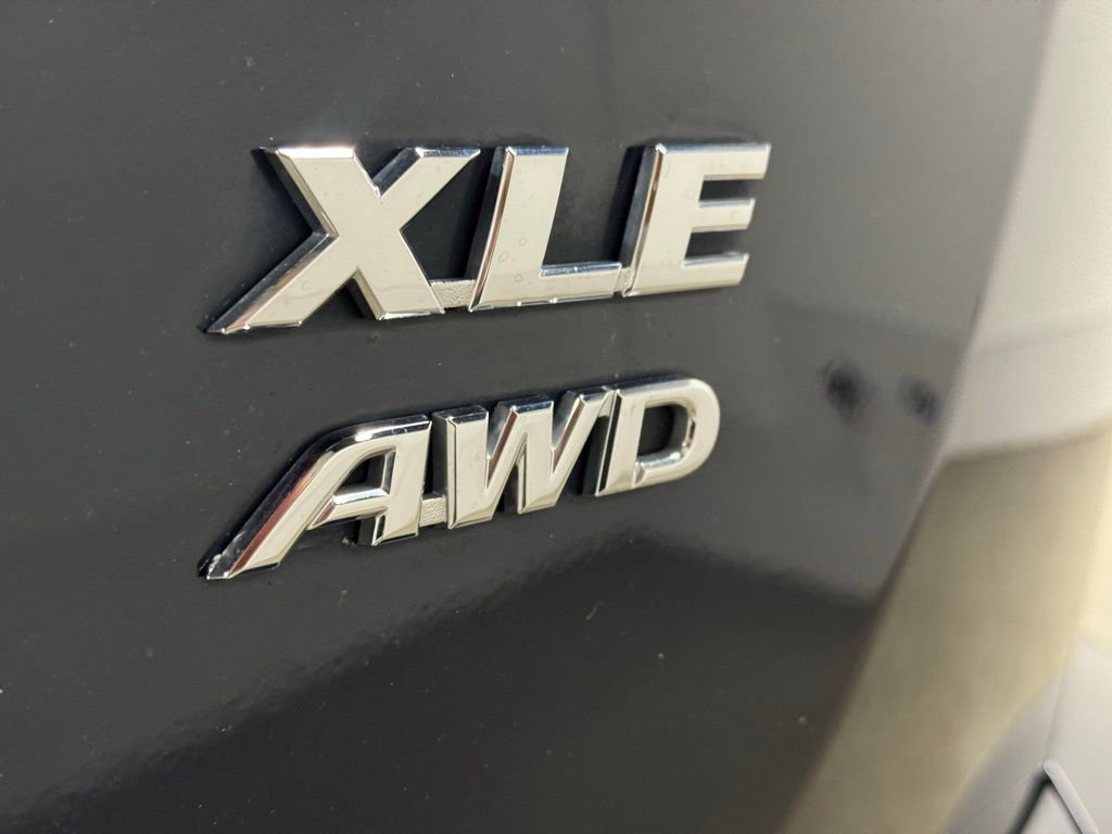 Used 2018 Toyota RAV4 XLE image 16