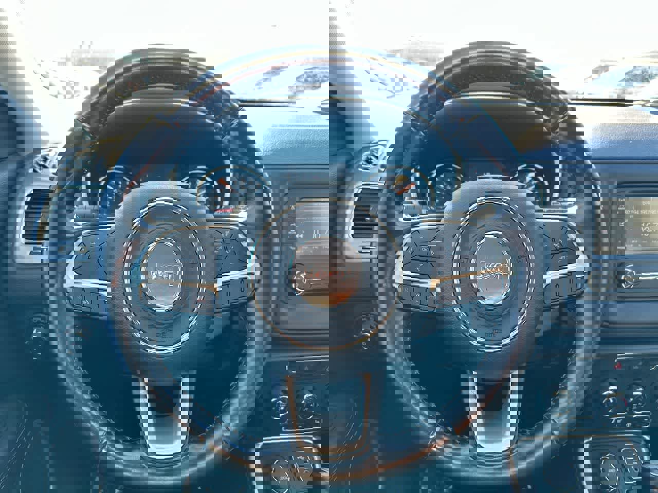 Used 2018 Jeep Compass Latitude w/ Cold Weather Group image 27