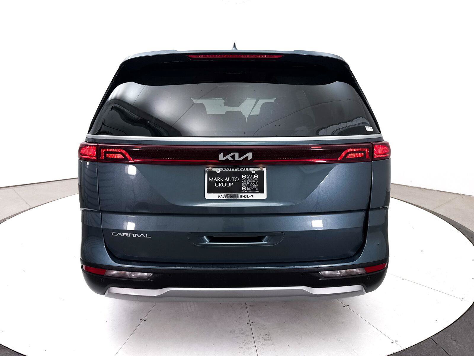 Used 2023 Kia Carnival EX FWD image 14