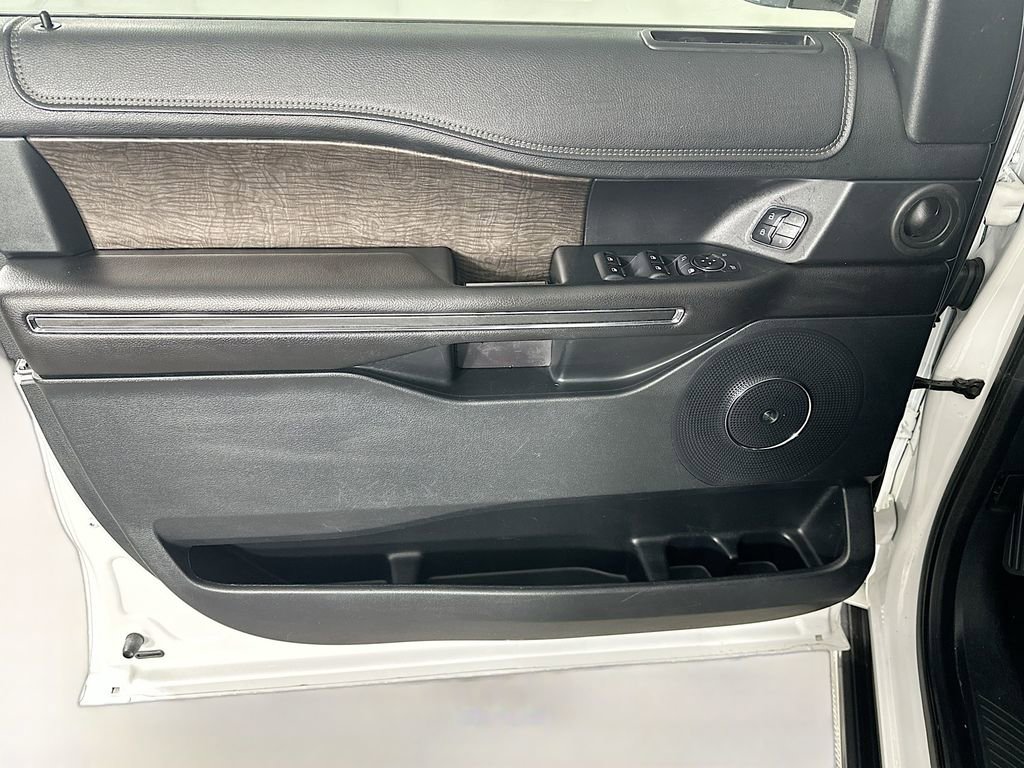 Used 2018 Ford Expedition Limited w/ Equipment Group 301A image 25