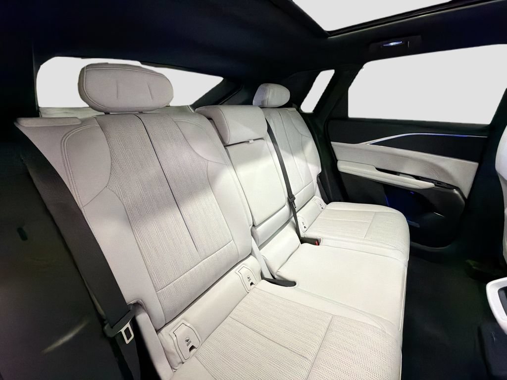 Used 2024 Cadillac Lyriq Sport RWD image 28
