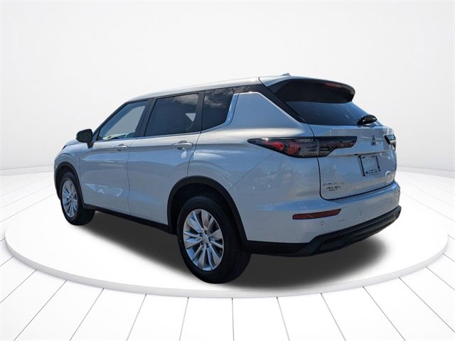 New 2025 Mitsubishi Outlander ES image 5