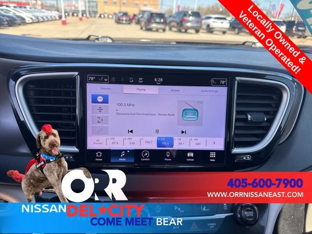 Used 2023 Chrysler Pacifica Touring-L image 24