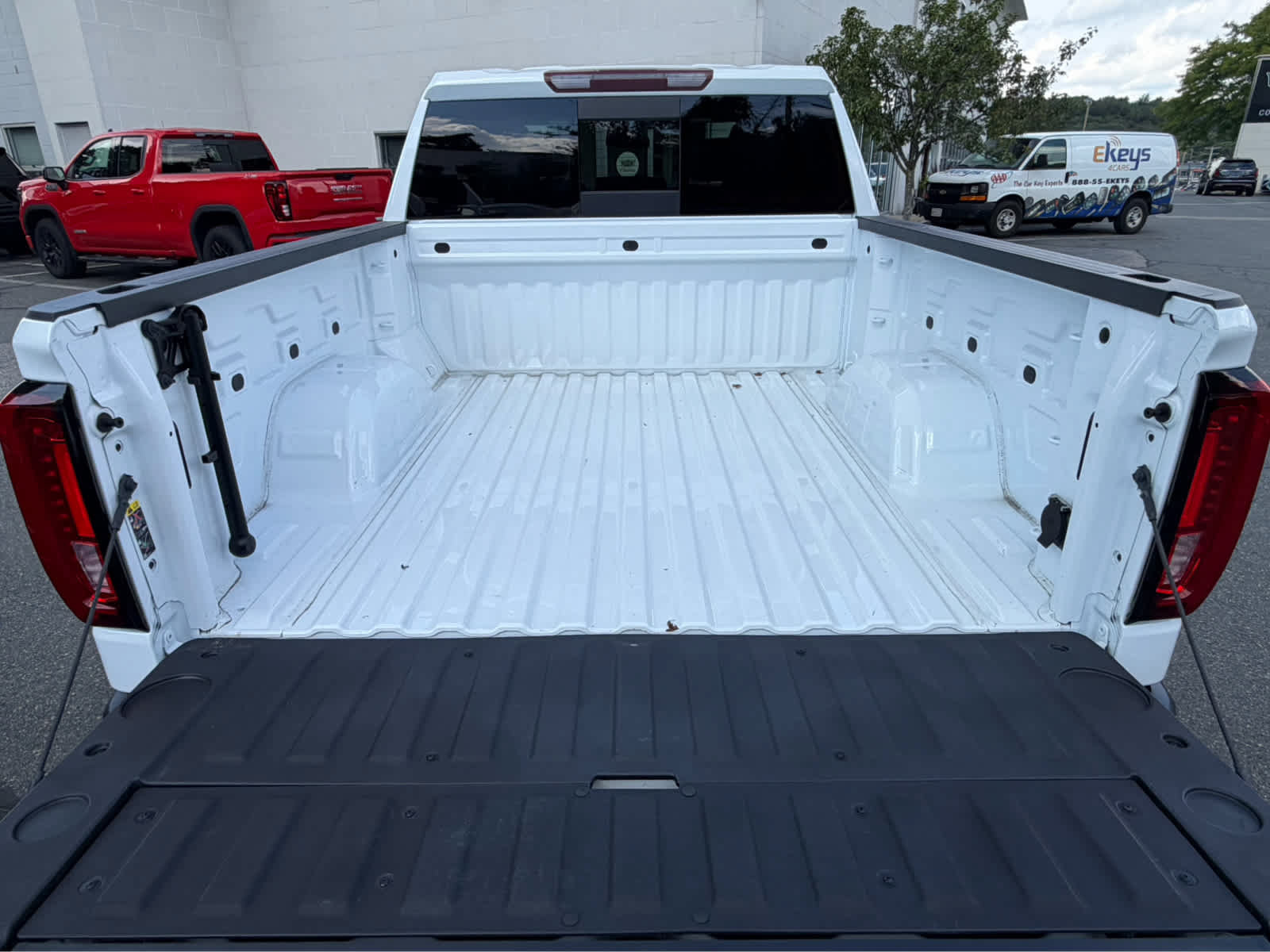 Used 2023 GMC Sierra 1500 SLT w/ SLT Convenience Package AWD/4WD image 23