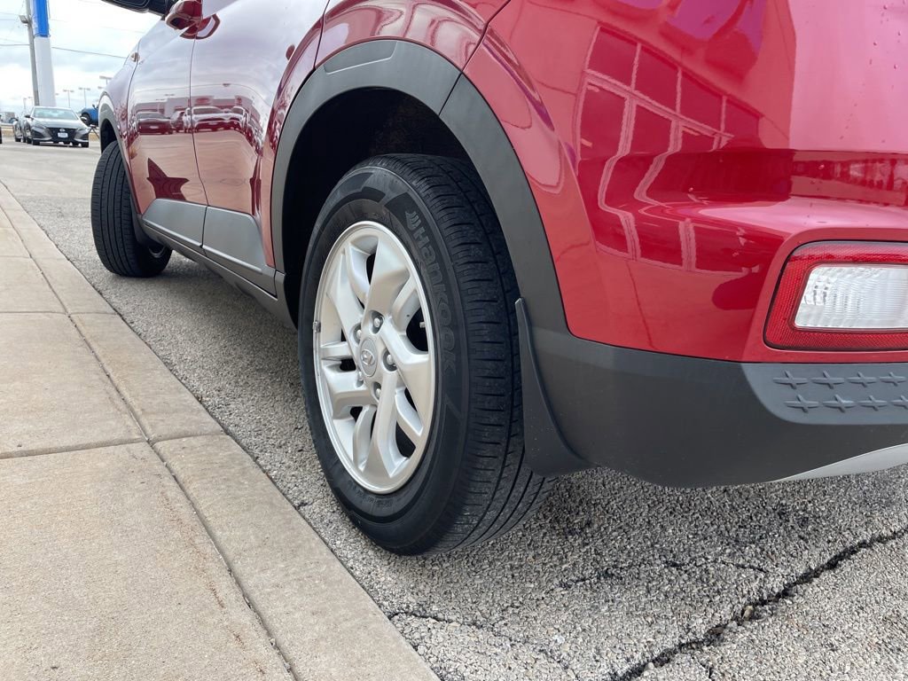Used 2023 Hyundai Venue SE image 17