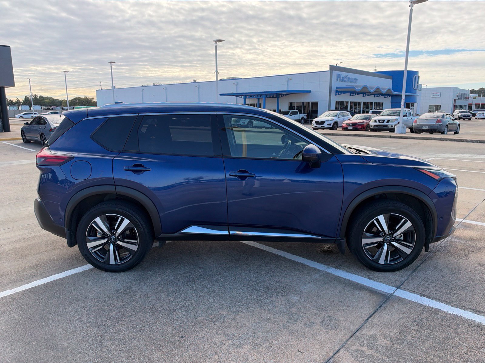 Used 2023 Nissan Rogue SL w/ SL Premium Package FWD image 8