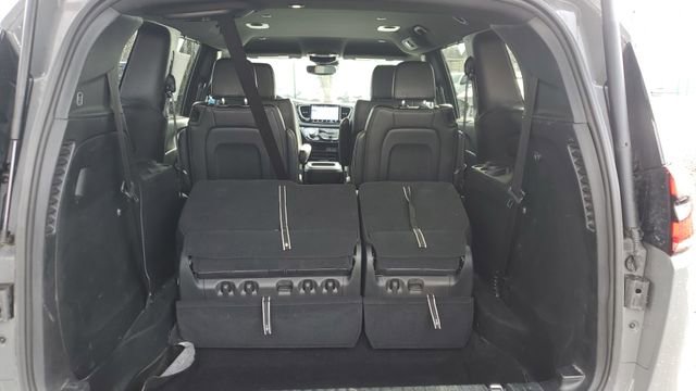 Certified 2025 Chrysler Pacifica Select image 30