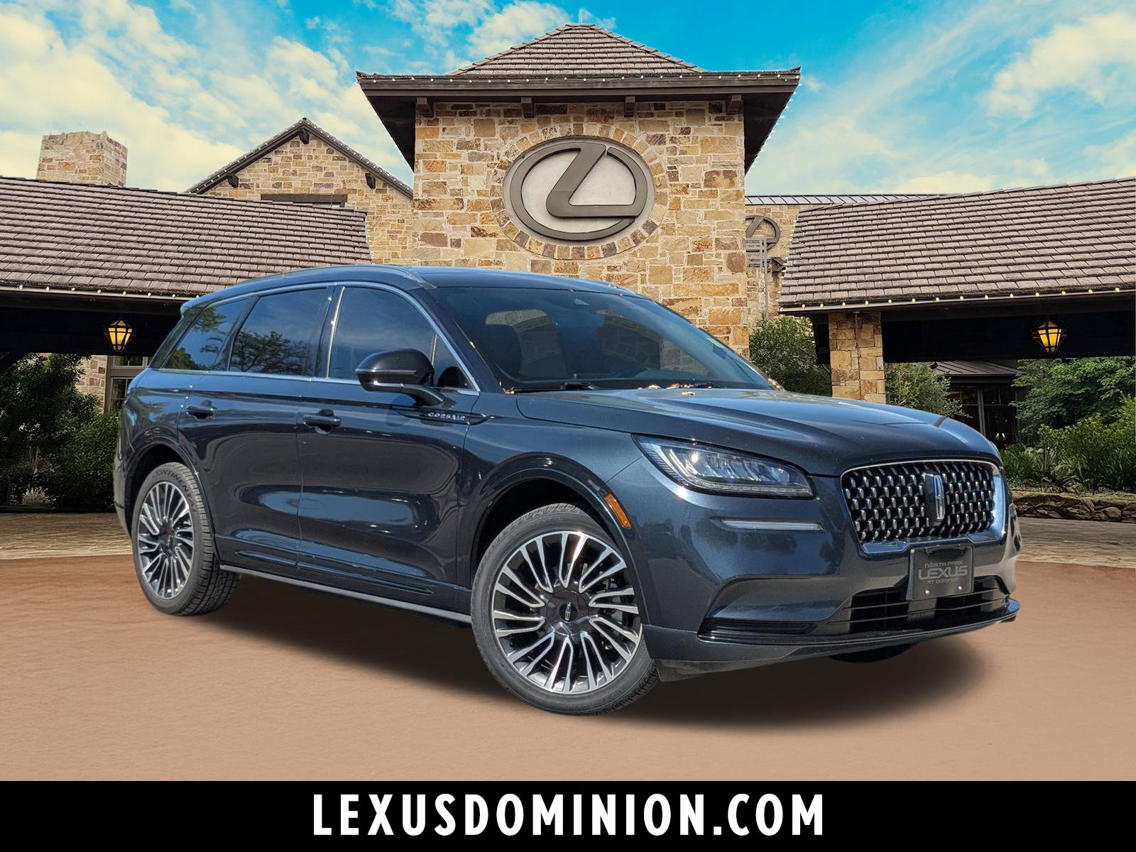Used 2022 Lincoln Corsair Grand Touring image 1